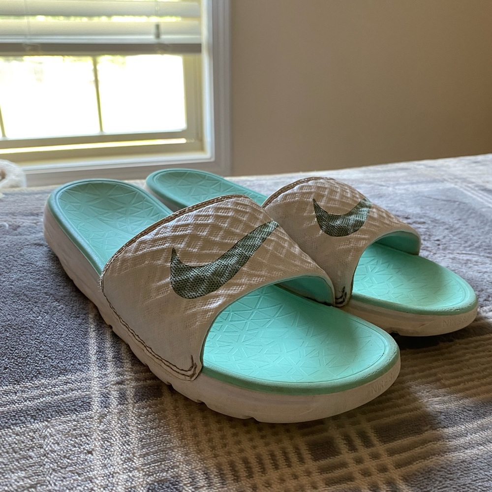 nike slides